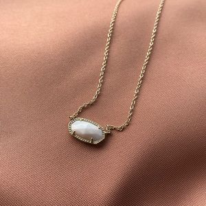 Kendra Scott Elisa Pendant in White w/ Gold